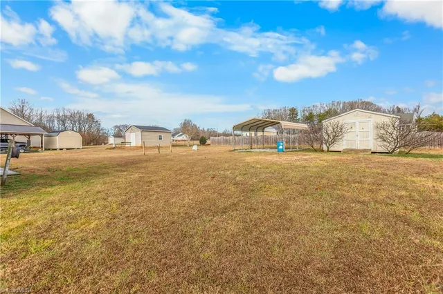 $50,000 | 2829 US Highway 421 West, Yadkinville, NC 27055