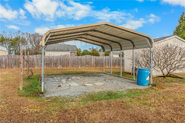 $50,000 | 2829 US Highway 421 West, Yadkinville, NC 27055