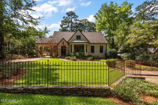 $625,000 | 3539 Hawthorn Drive, Jackson, MS 39216