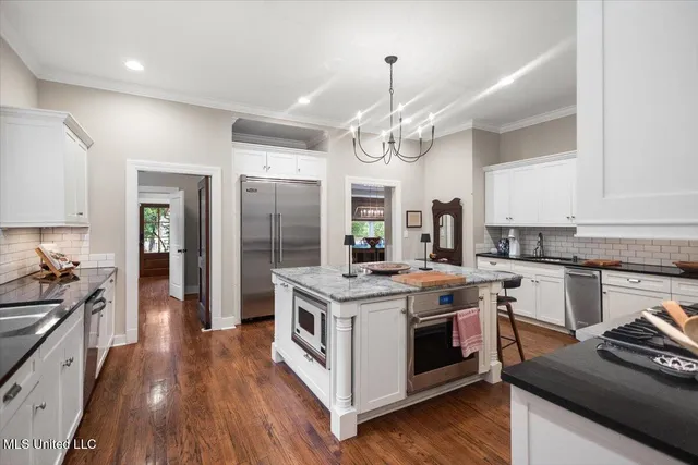 $625,000 | 3539 Hawthorn Drive, Jackson, MS 39216