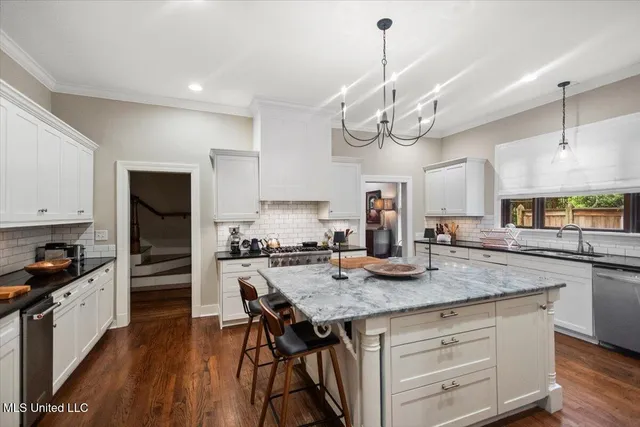 $625,000 | 3539 Hawthorn Drive, Jackson, MS 39216