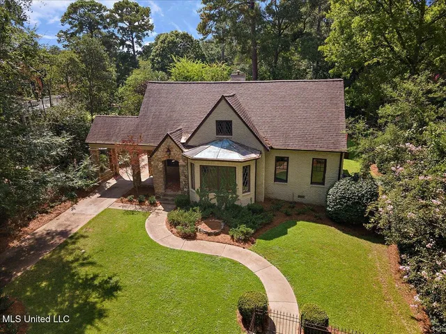 $625,000 | 3539 Hawthorn Drive, Jackson, MS 39216