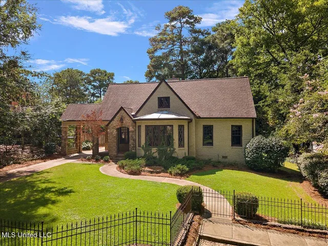 $625,000 | 3539 Hawthorn Drive, Jackson, MS 39216
