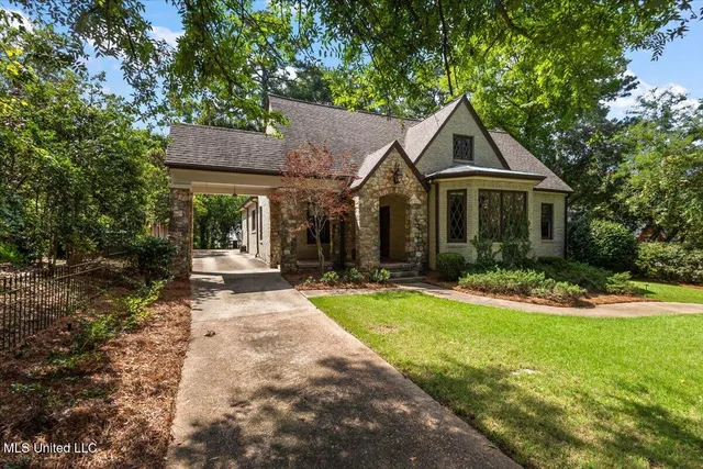 $625,000 | 3539 Hawthorn Drive, Jackson, MS 39216