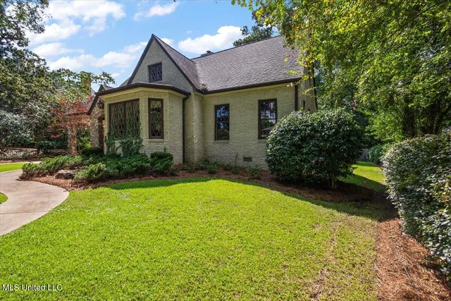 $625,000 | 3539 Hawthorn Drive, Jackson, MS 39216