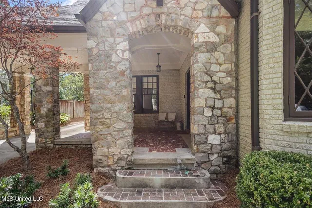 $625,000 | 3539 Hawthorn Drive, Jackson, MS 39216