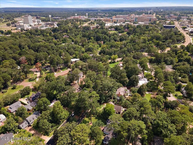 $625,000 | 3539 Hawthorn Drive, Jackson, MS 39216