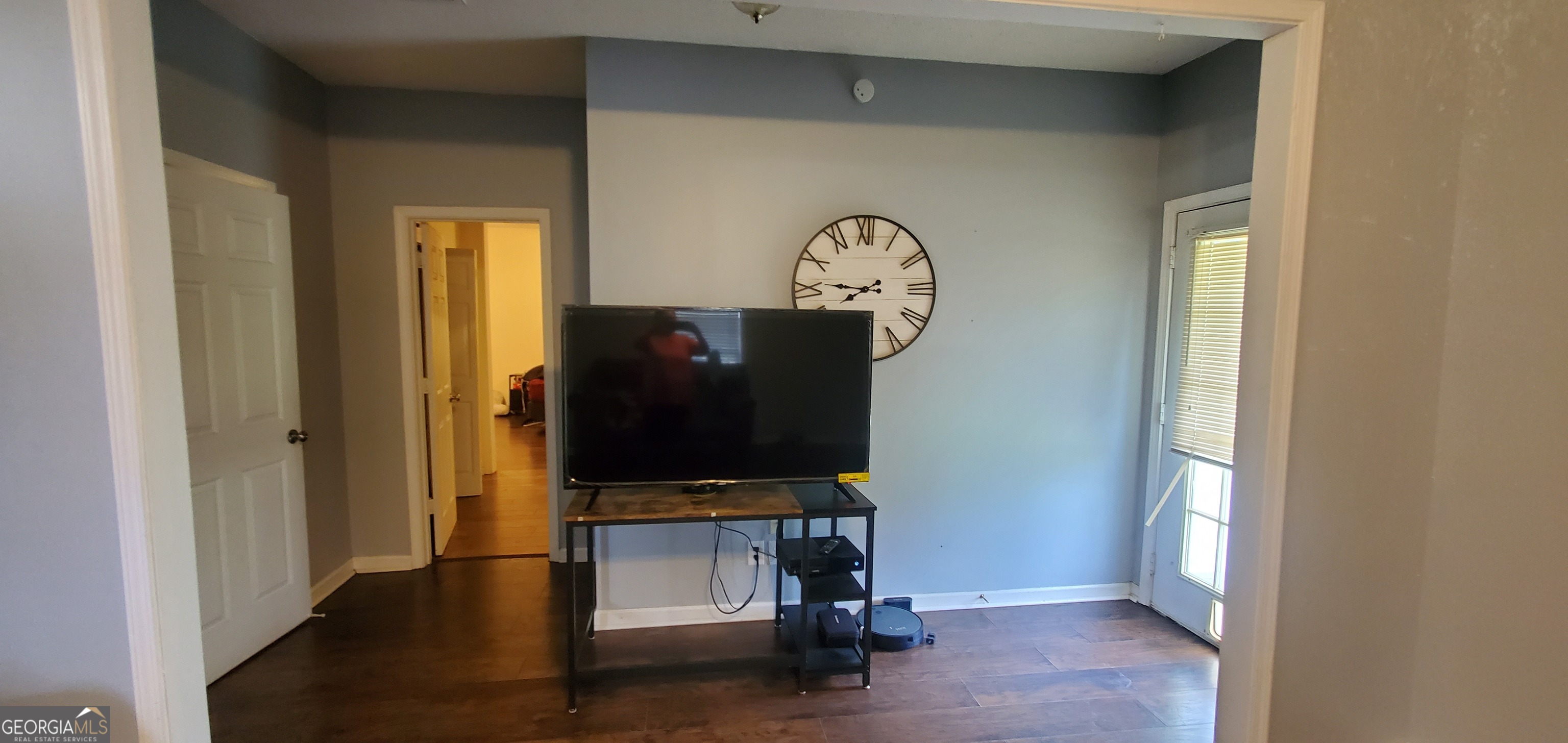 38 Highway 46 Lyons, GA 30436 - Photo 16 of 44 a living room with furniture and a window
