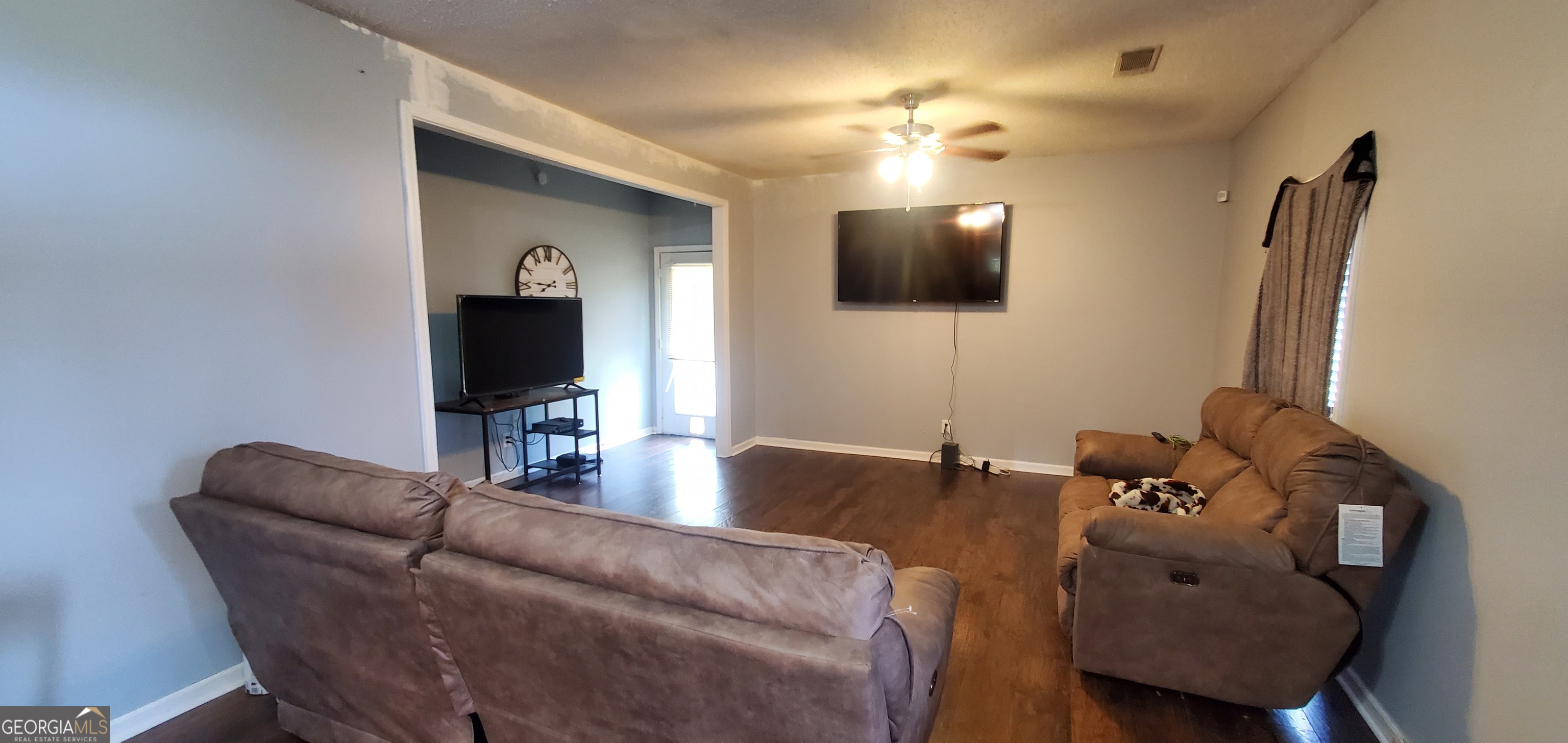 38 Highway 46 Lyons, GA 30436 - Photo 7 of 44 a living room with furniture and a flat screen tv