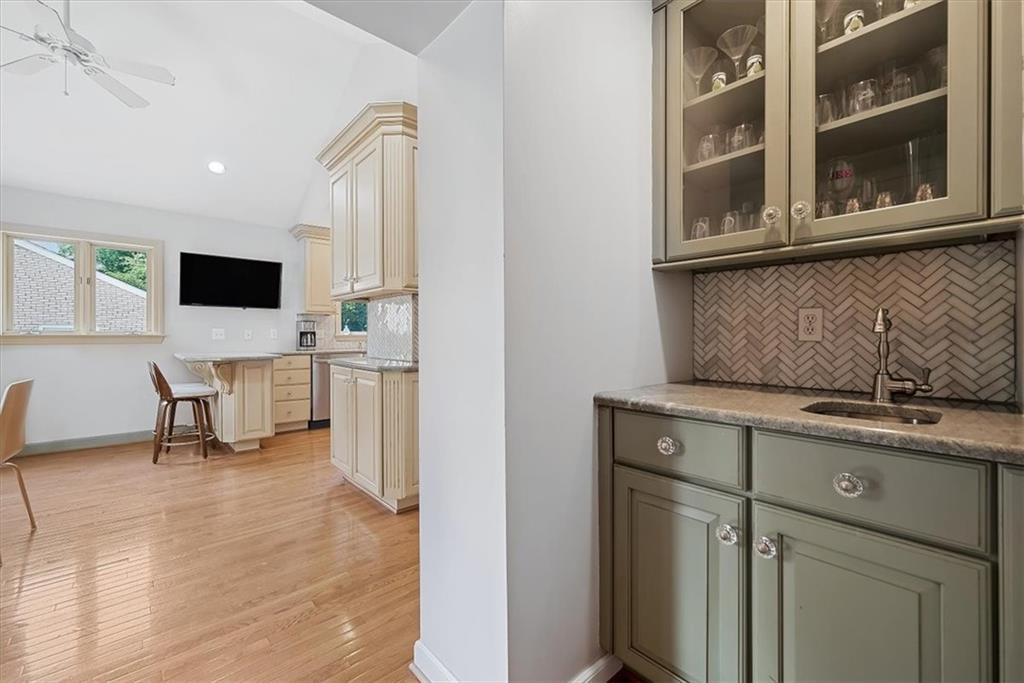 207 Dorseyville Road Pittsburgh, PA 15215 - Photo 13 of 25 Gallery Image 13