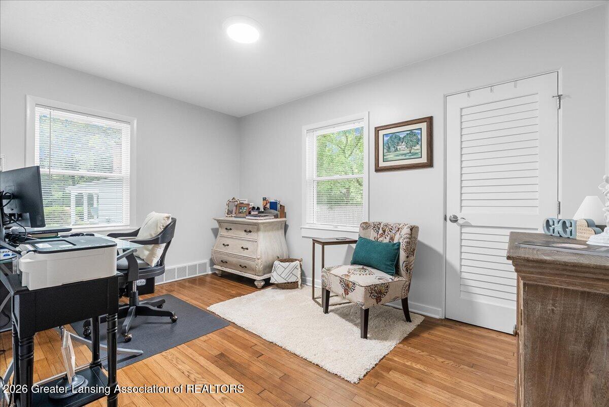 2176 Iroquois Road Okemos, MI 48864 - Photo 17 of 43 20-Media Jett - 27
