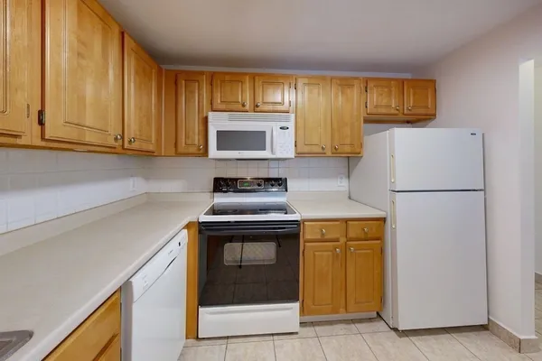 $419,900 | 32 Whites Avenue, Unit D22, Watertown, MA 02472