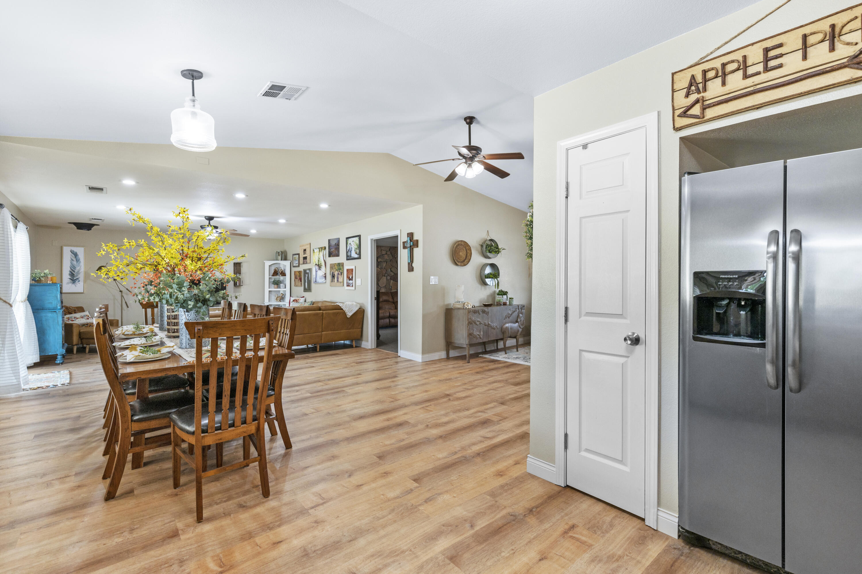 29261 Fawn Way Tehachapi, CA 93561 - Photo 2 of 35 A56A8490