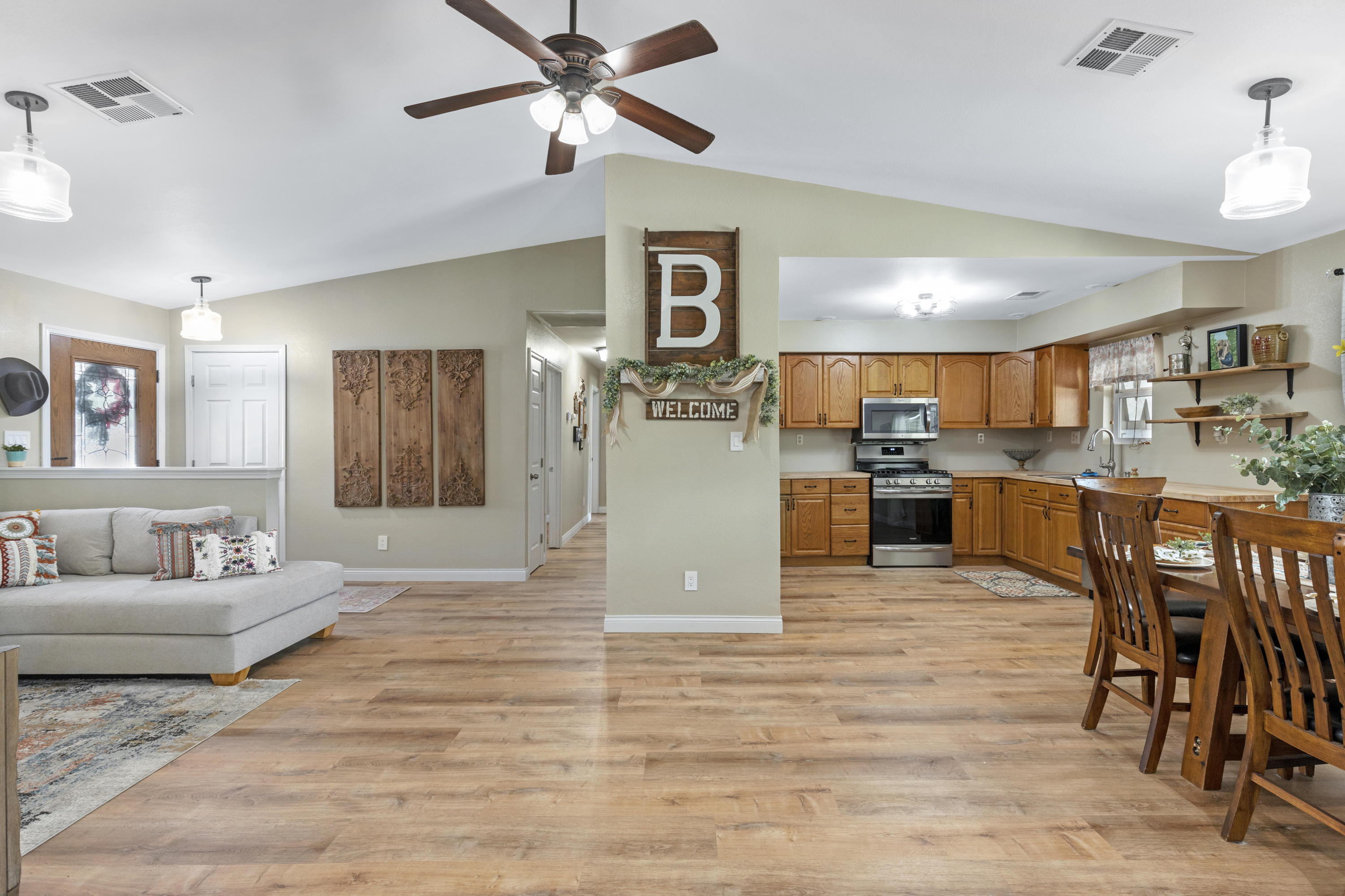29261 Fawn Way Tehachapi, CA 93561 - Photo 3 of 35 A56A8477