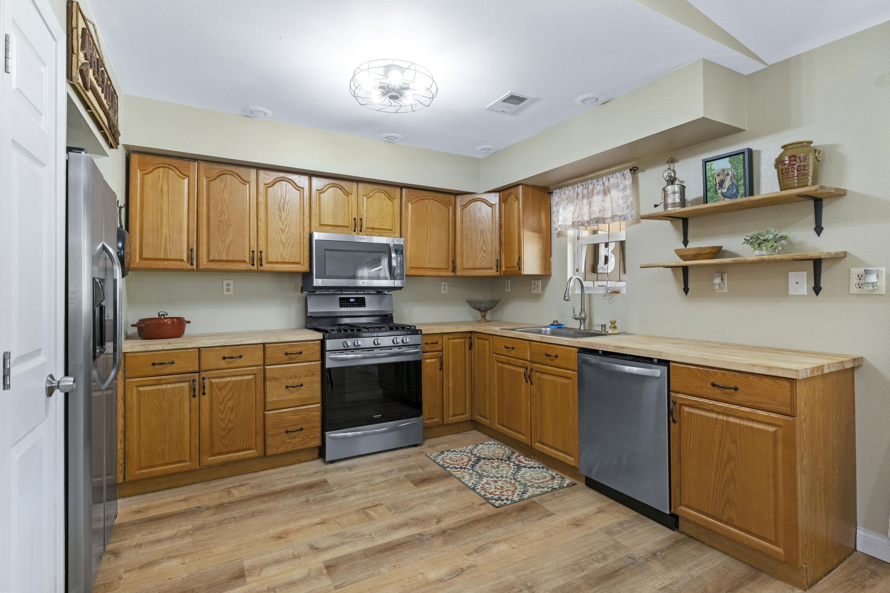 29261 Fawn Way Tehachapi, CA 93561 - Photo 5 of 35 A56A8487