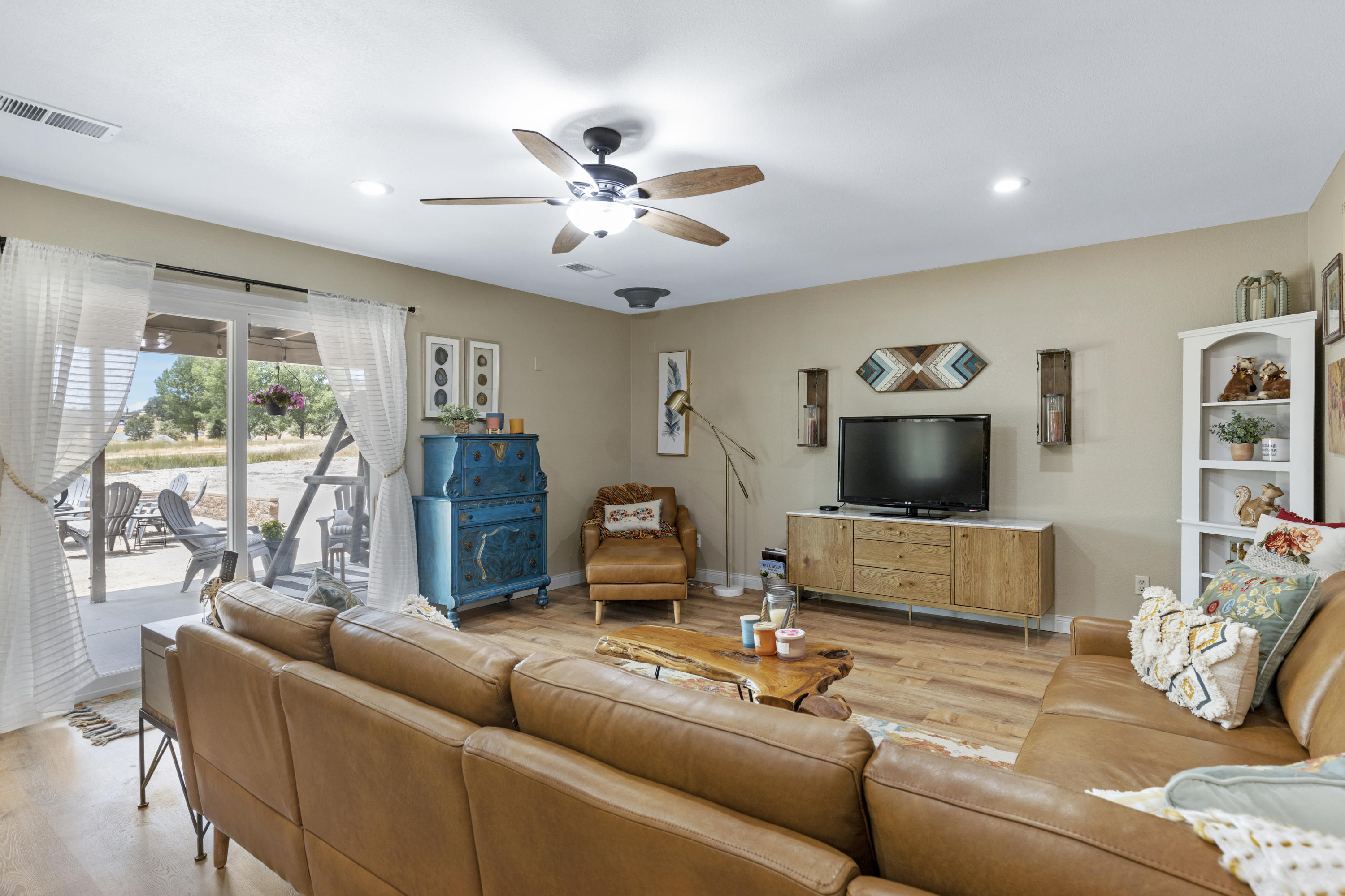 29261 Fawn Way Tehachapi, CA 93561 - Photo 7 of 35 A56A8495