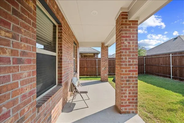 a view of a house with backyard and a tree