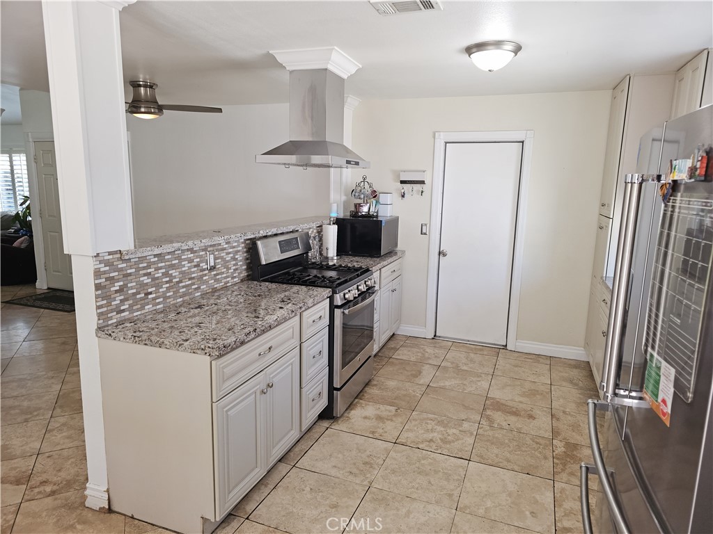 685 South Smoketree Avenue Rialto, CA 92316 - Photo 8 of 20