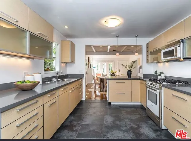 $8,900 | 1608 Courtney Avenue, Los Angeles, CA 90046