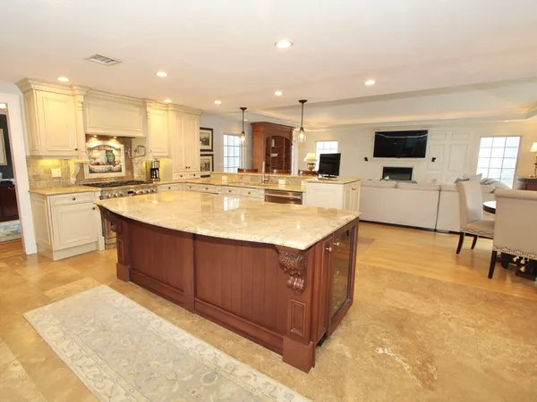 $875,000 | 16 Sycamore Drive, Holden, MA 01520