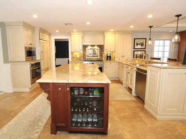 $875,000 | 16 Sycamore Drive, Holden, MA 01520