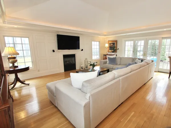 $875,000 | 16 Sycamore Drive, Holden, MA 01520