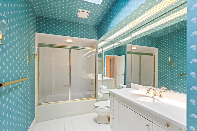 $1,655,000 | 35 Tiffany Circle, Manhasset, NY 11030