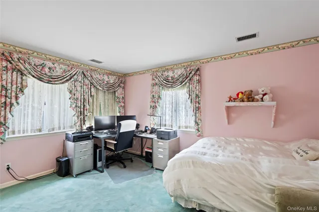 $1,655,000 | 35 Tiffany Circle, Manhasset, NY 11030