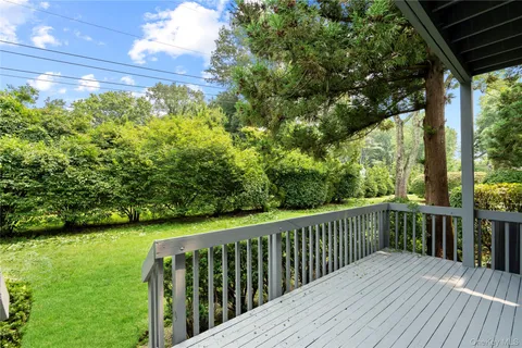 $1,655,000 | 35 Tiffany Circle, Manhasset, NY 11030