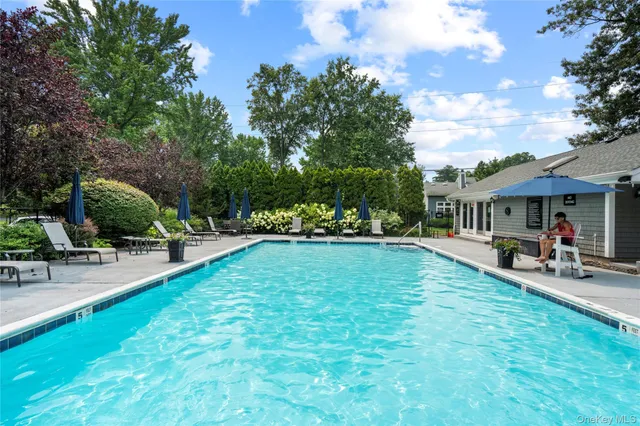 $1,655,000 | 35 Tiffany Circle, Manhasset, NY 11030