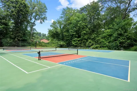 $1,655,000 | 35 Tiffany Circle, Manhasset, NY 11030