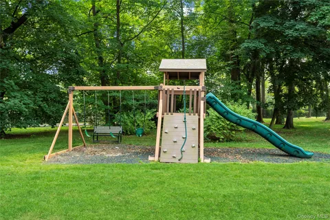 $1,655,000 | 35 Tiffany Circle, Manhasset, NY 11030