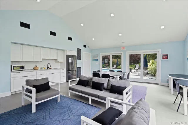 $1,655,000 | 35 Tiffany Circle, Manhasset, NY 11030