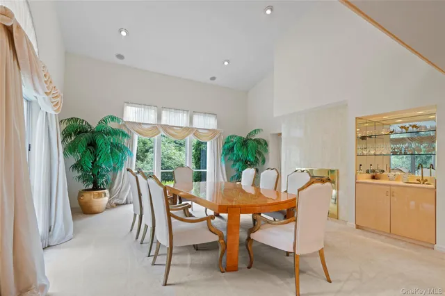 $1,655,000 | 35 Tiffany Circle, Manhasset, NY 11030