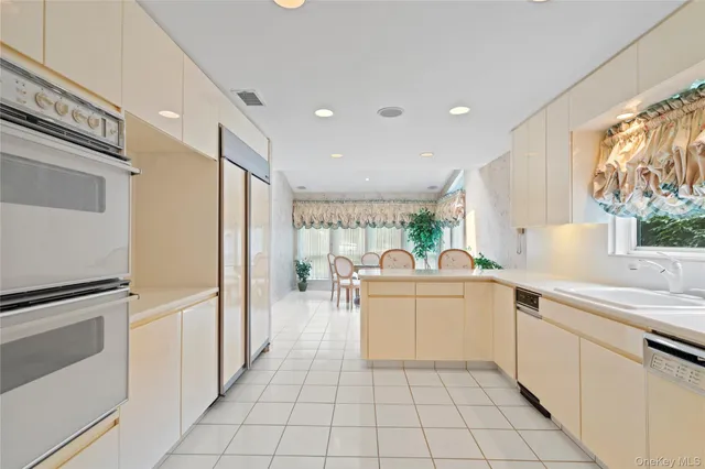 $1,655,000 | 35 Tiffany Circle, Manhasset, NY 11030