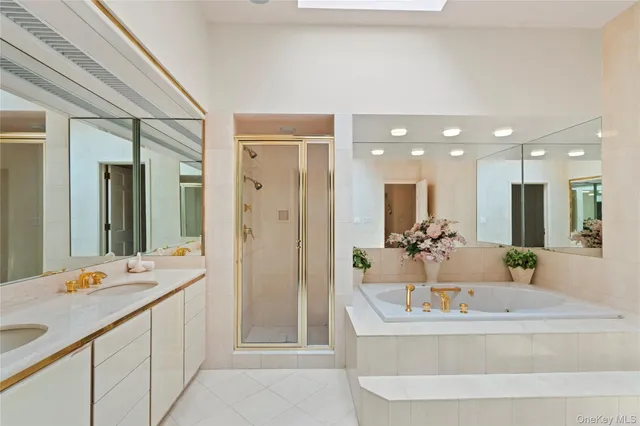 $1,655,000 | 35 Tiffany Circle, Manhasset, NY 11030