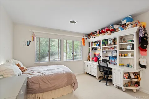 $1,655,000 | 35 Tiffany Circle, Manhasset, NY 11030