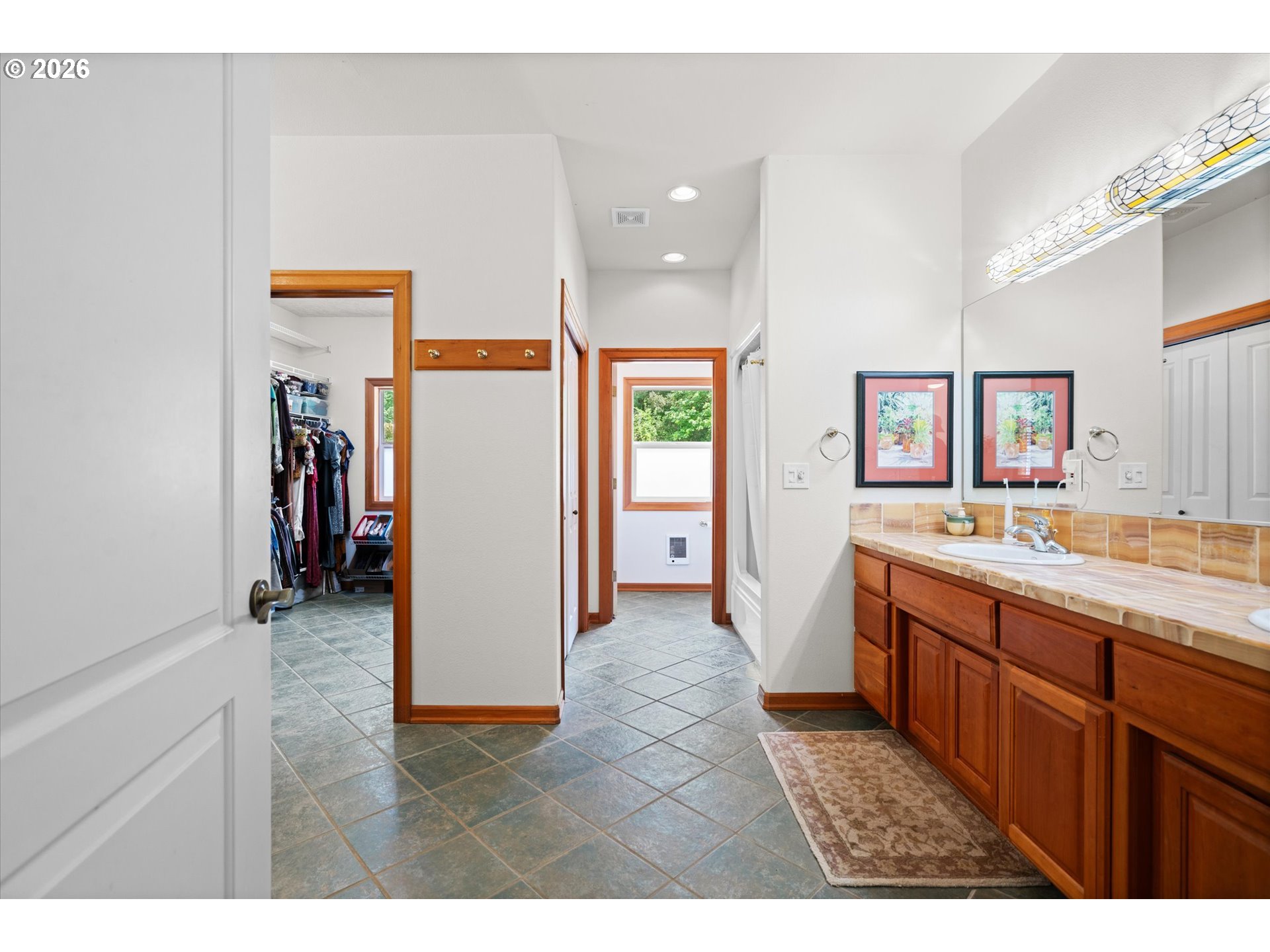 19209 South Ridge Road Oregon City, OR 97045 - Photo 23 of 45 Bathroom, Attached