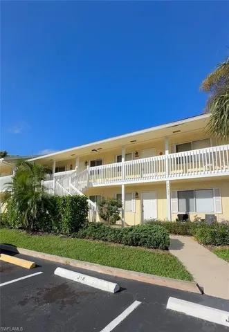 $1,750 | 4629 Bayshore Drive, Unit J7, Naples, FL 34112