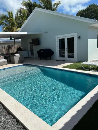 $939,000 | 215 South Coconut Palm Boulevard, Tavernier, FL 33070
