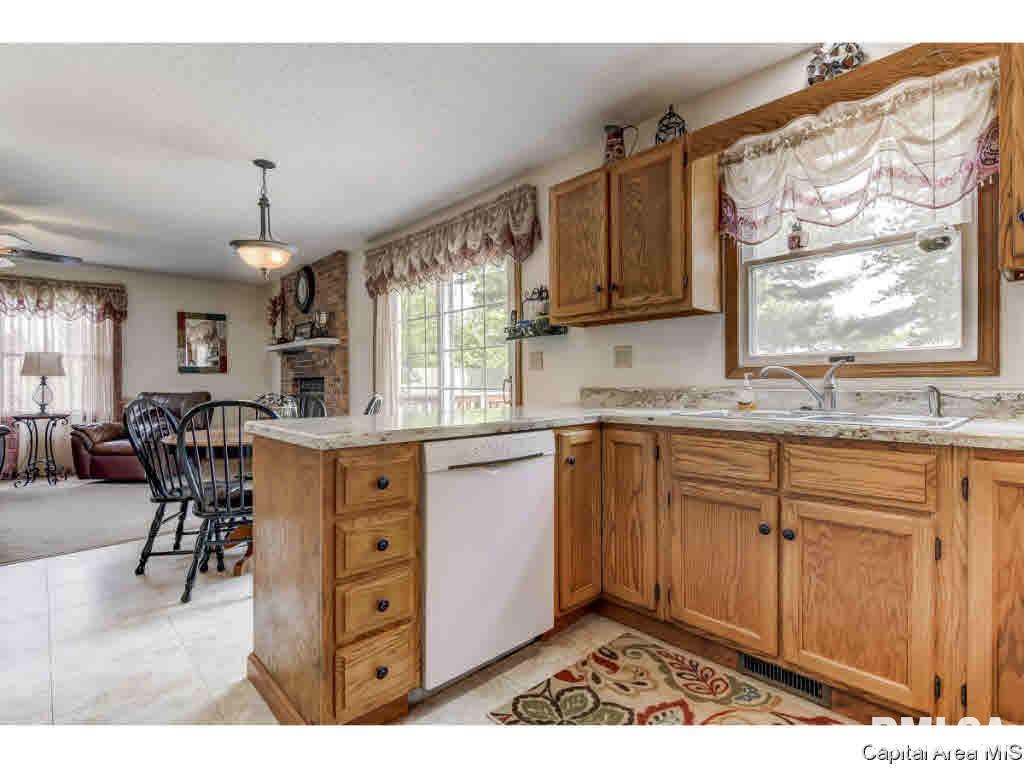 8 Taft Drive Rochester, IL 62563 - Photo 15 of 36