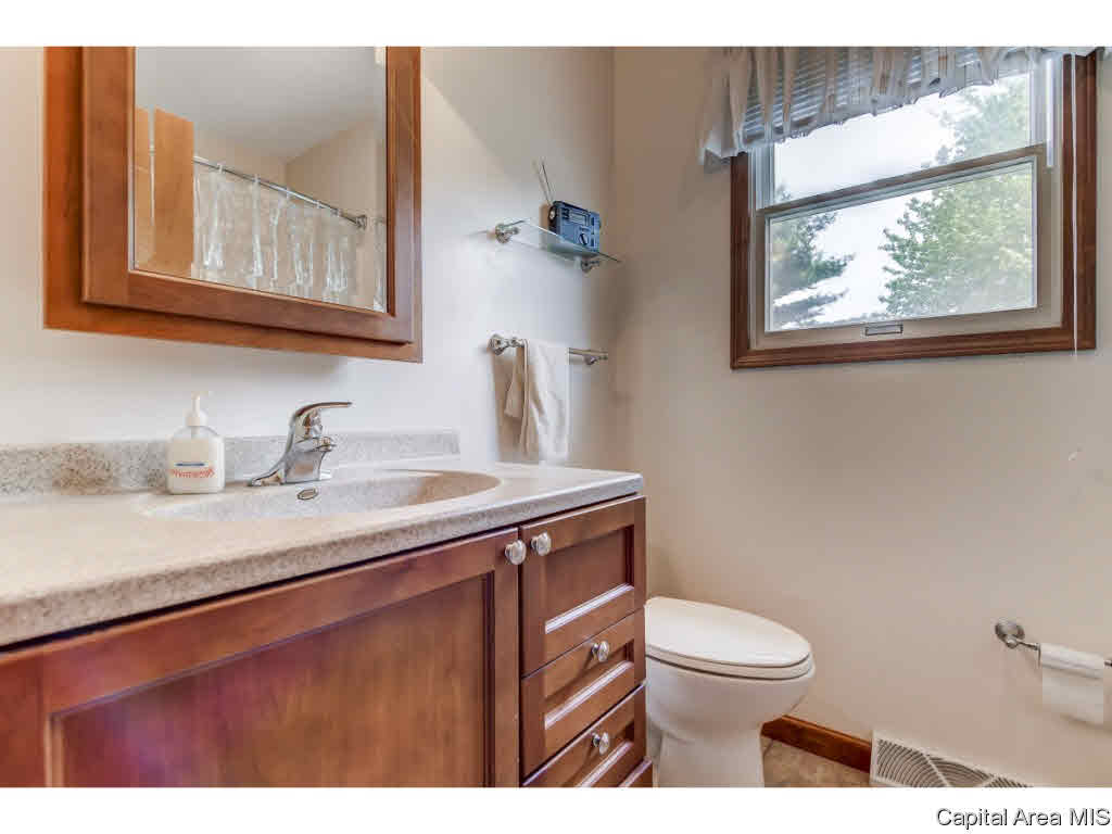 8 Taft Drive Rochester, IL 62563 - Photo 23 of 36