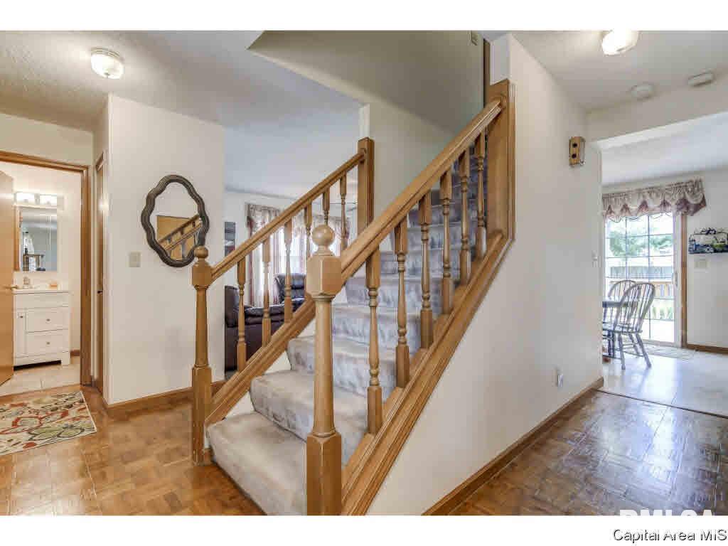 8 Taft Drive Rochester, IL 62563 - Photo 5 of 36