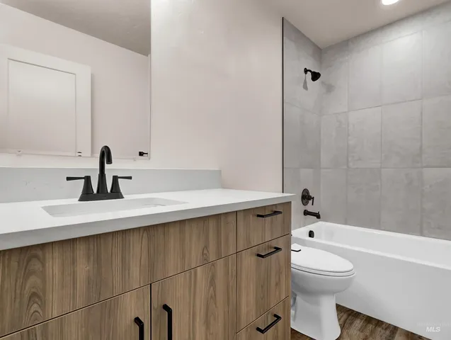 $1,249,000 | 32 Blk 1 Raven Loop, Cascade, ID 83611