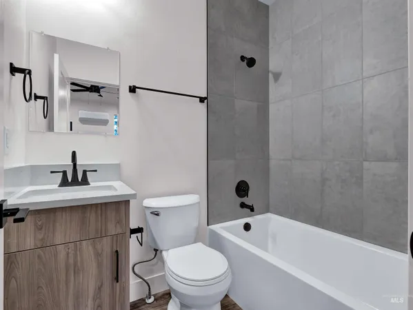 $1,249,000 | 32 Blk 1 Raven Loop, Cascade, ID 83611