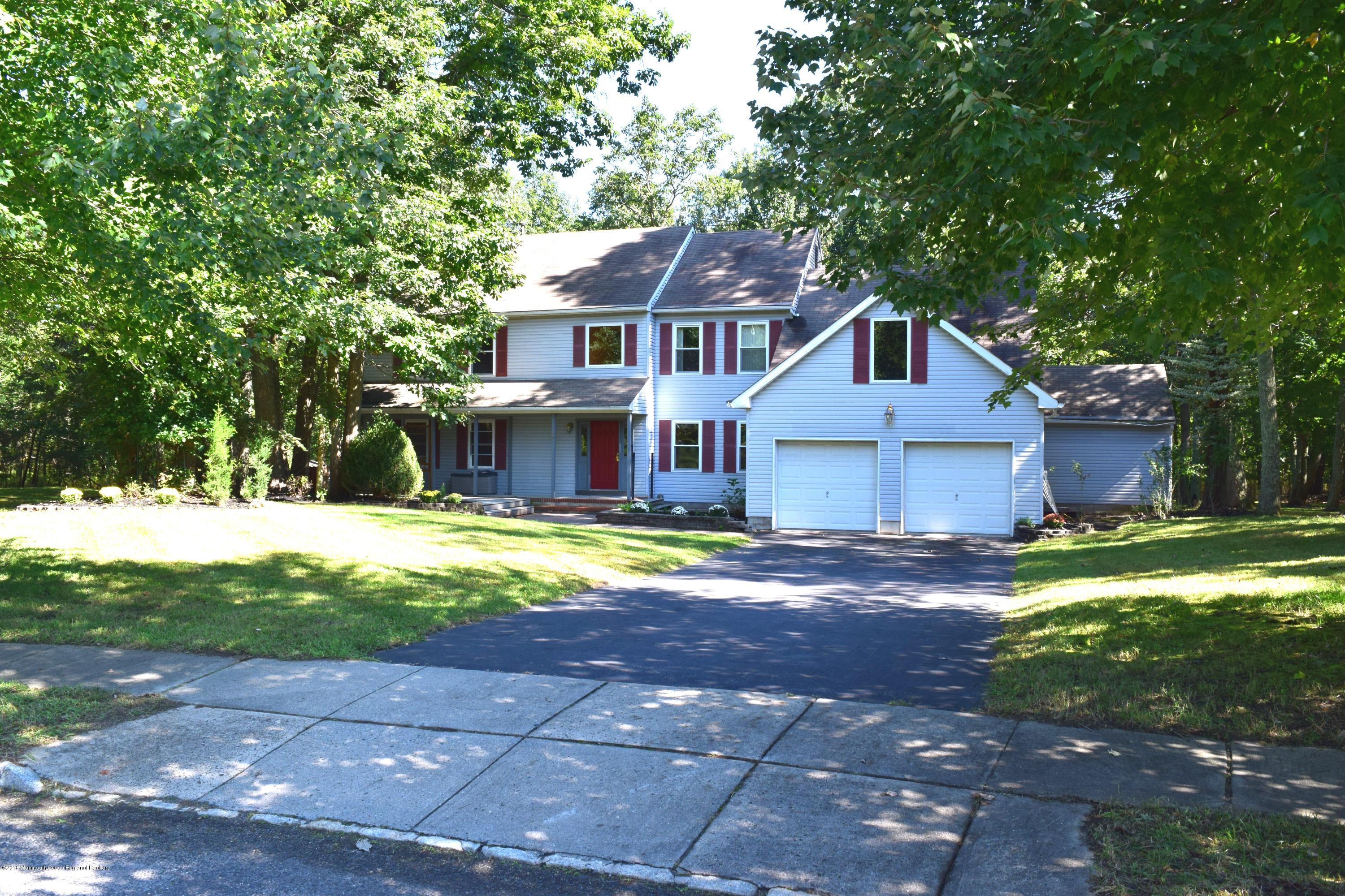 17 Dunhill Road Jackson, NJ 08527 - Photo 1 of 28 a front view of a house with a yard and garage