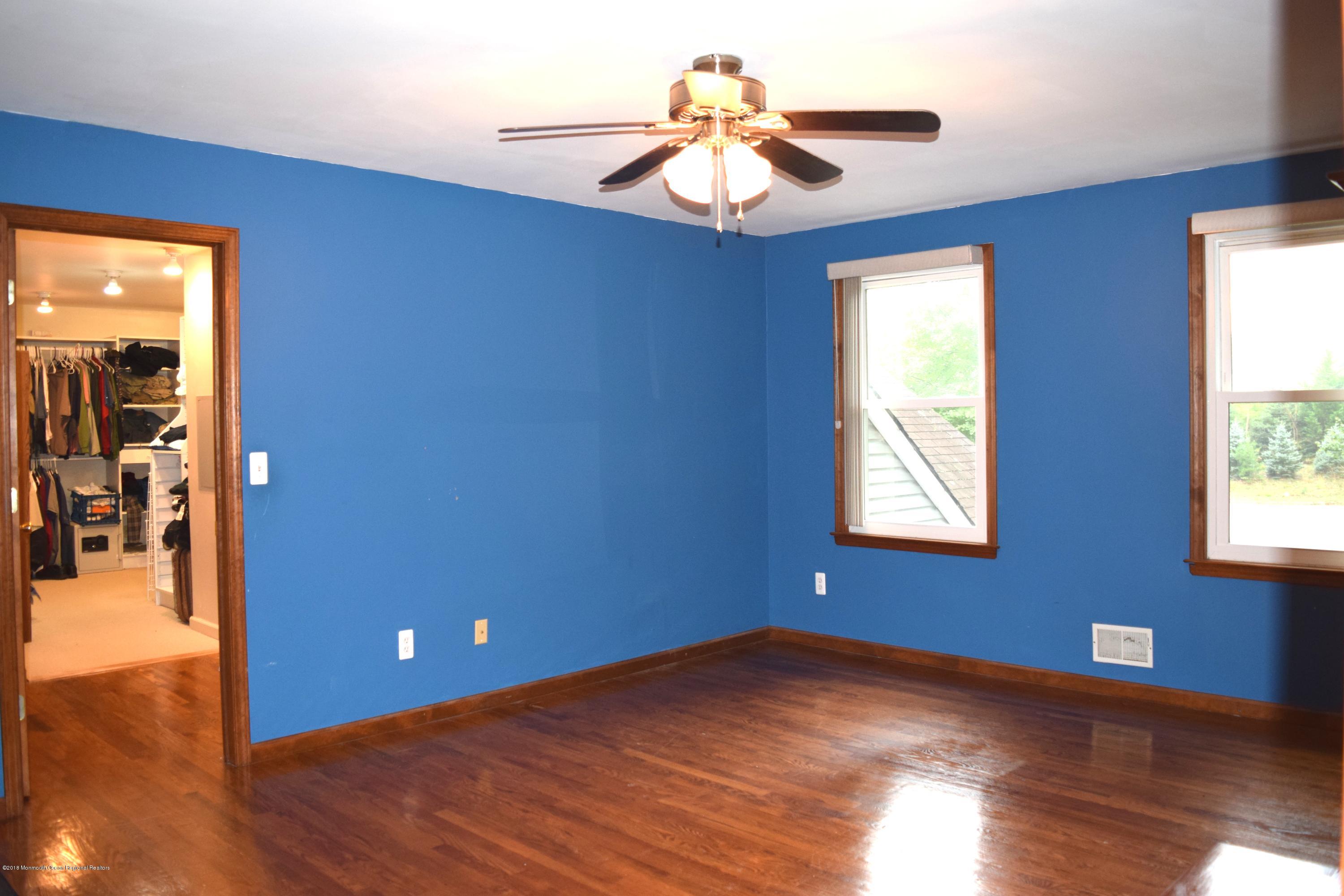 17 Dunhill Road Jackson, NJ 08527 - Photo 18 of 28 a view of empty room with wooden floor and fan