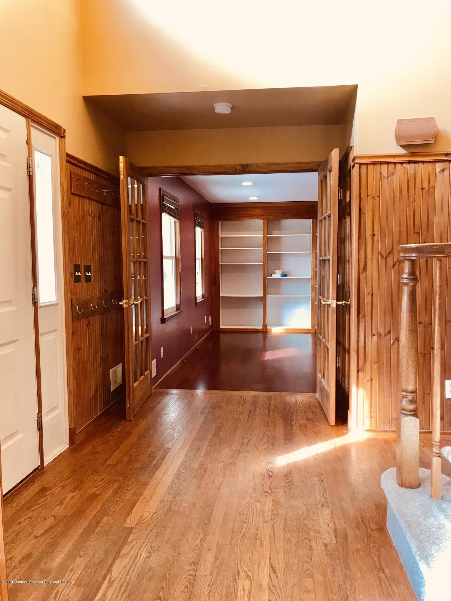 17 Dunhill Road Jackson, NJ 08527 - Photo 4 of 28 a view of gallery with wooden floor