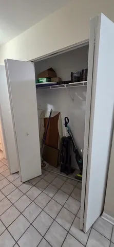 $179,900 | 450 Raintree Court, Unit 2M, Glen Ellyn, IL 60137