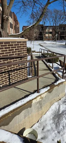 $179,900 | 450 Raintree Court, Unit 2M, Glen Ellyn, IL 60137